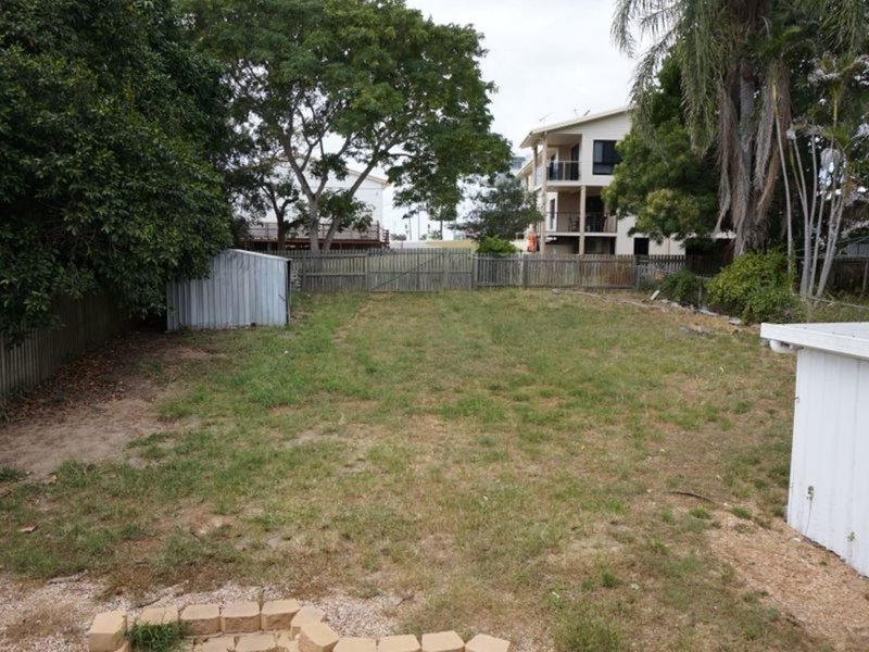 Photo - 5 Beach Avenue, Tannum Sands QLD 4680 - Image 17