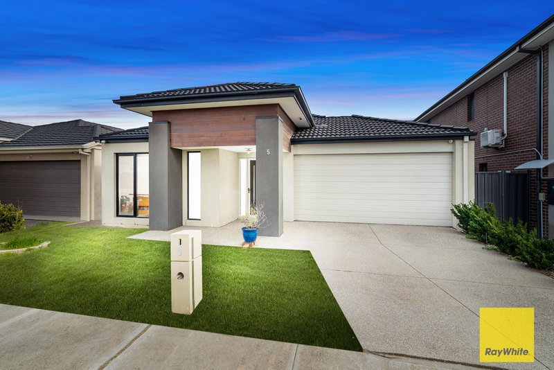 Photo - 5 Beachmere Street, Tarneit VIC 3029 - Image 2