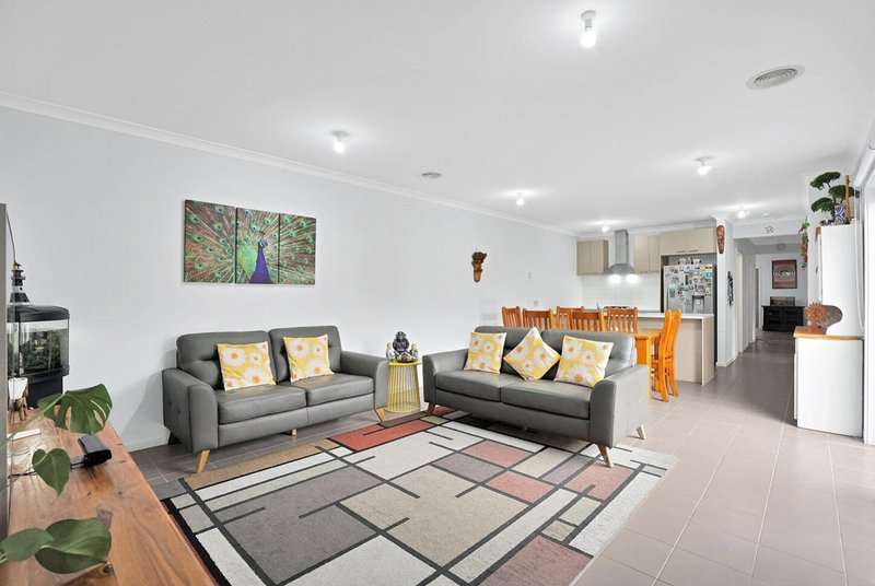 Photo - 5 Beachside Crescent, Point Cook VIC 3030 - Image 4