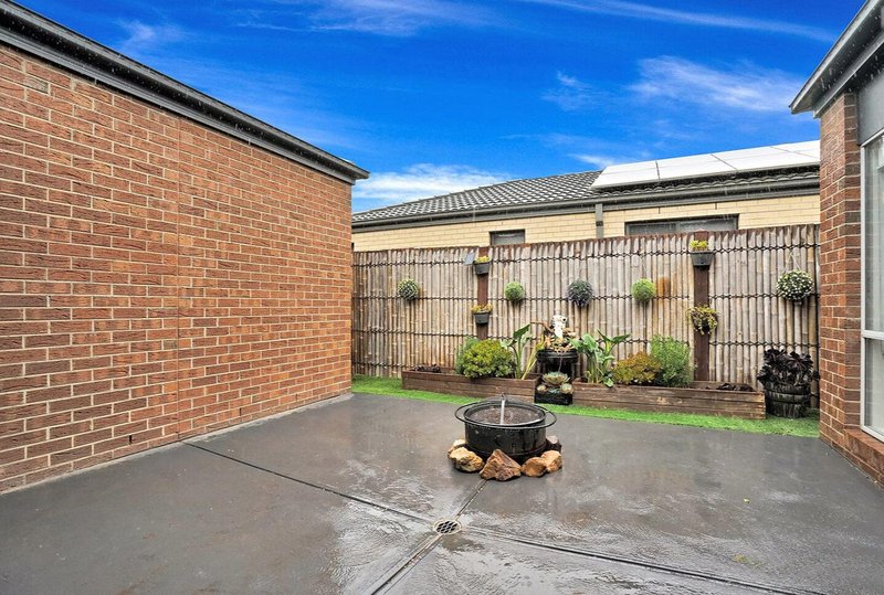 Photo - 5 Beachside Crescent, Point Cook VIC 3030 - Image 10