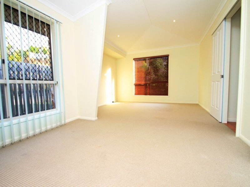 Photo - 5 Beardmore Place, Clinton QLD 4680 - Image 3