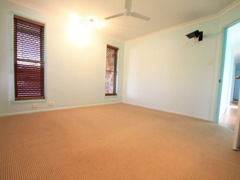 Photo - 5 Beardmore Place, Clinton QLD 4680 - Image 7