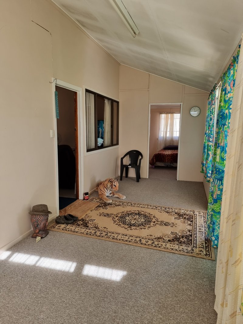 Photo - 5 Bell St , Monto QLD 4630 - Image 8