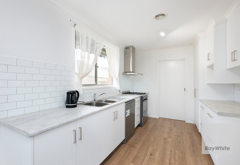 Photo - 5 Bellara Crescent, Kealba VIC 3021 - Image 3