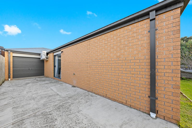 Photo - 5 Bellbrae Crescent, Cranbourne West VIC 3977 - Image 9