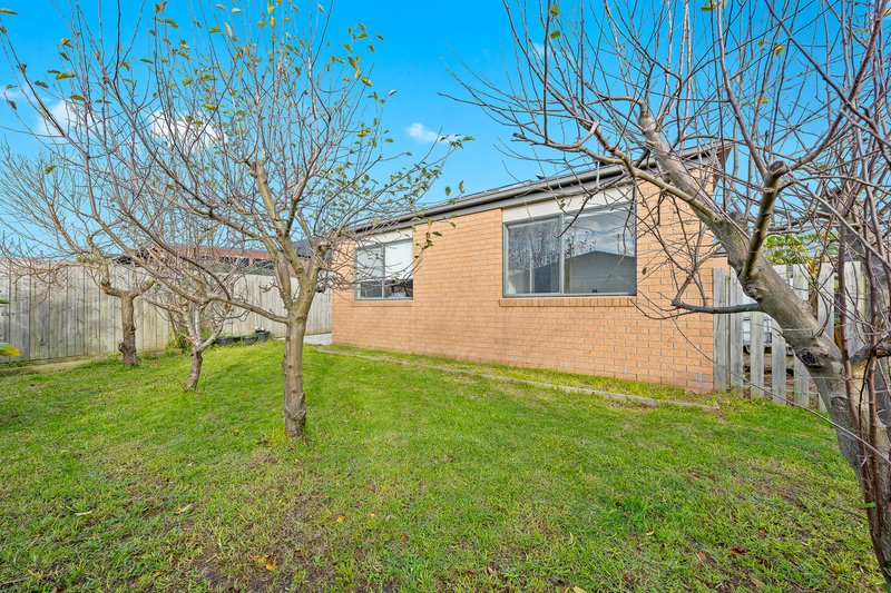 Photo - 5 Bellbrae Crescent, Cranbourne West VIC 3977 - Image 11