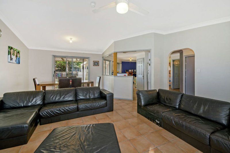 Photo - 5 Bellevue Drive, Little Mountain QLD 4551 - Image 2