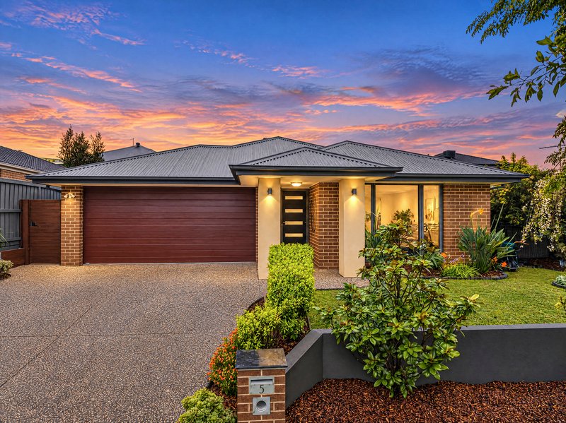 Photo - 5 Belmont Crescent, Pakenham VIC 3810 - Image 1