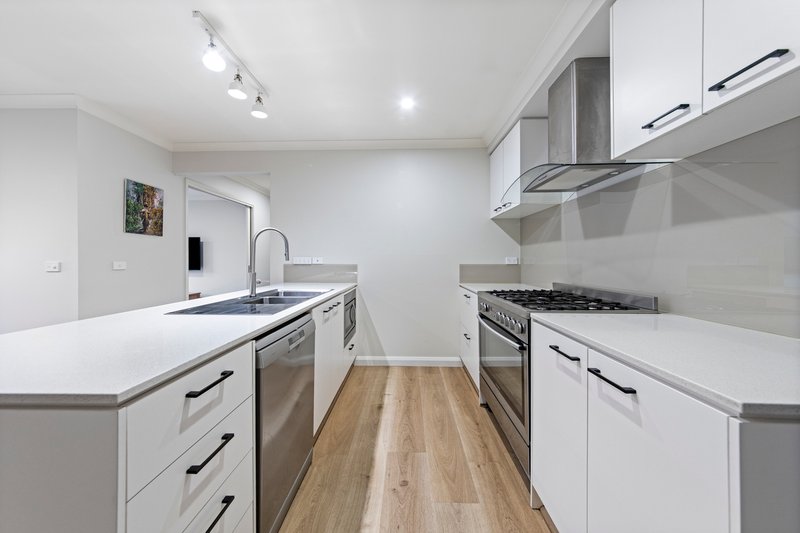 Photo - 5 Belmont Crescent, Pakenham VIC 3810 - Image 7