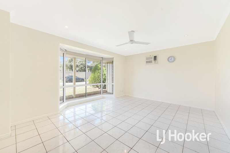 Photo - 5 Belvedere Court, Hampton Park VIC 3976 - Image 3