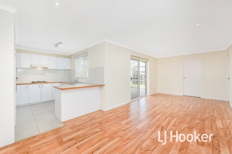 Photo - 5 Belvedere Court, Hampton Park VIC 3976 - Image 4