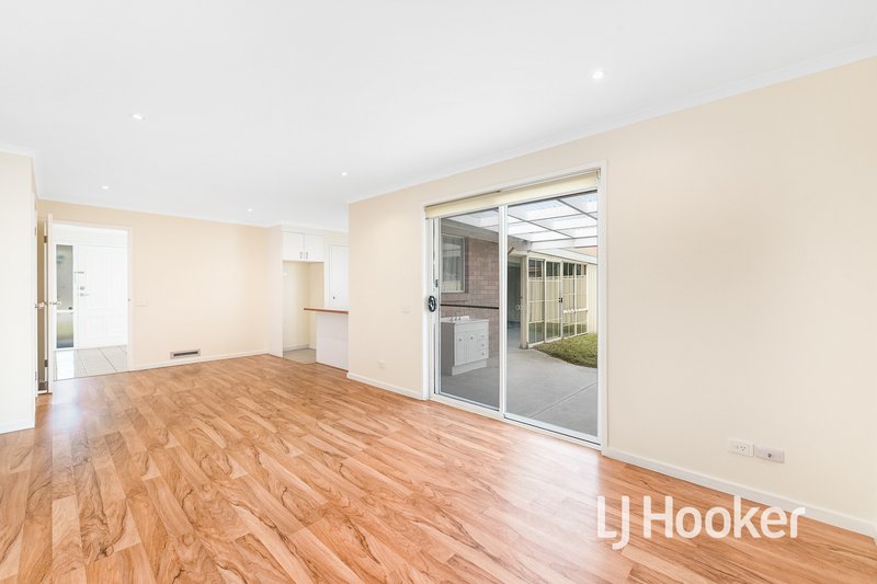 Photo - 5 Belvedere Court, Hampton Park VIC 3976 - Image 7