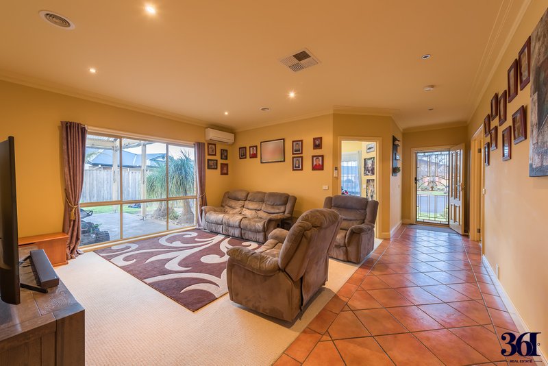 Photo - 5 Bemm Court, Werribee VIC 3030 - Image 3