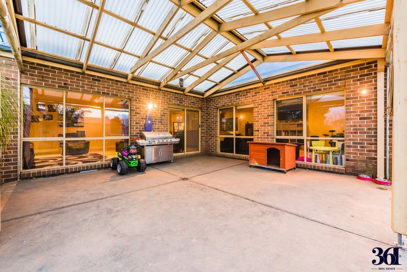 Photo - 5 Bemm Court, Werribee VIC 3030 - Image 10