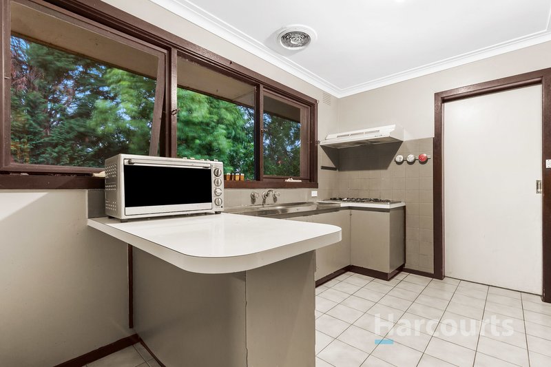 Photo - 5 Benmore Place, Wantirna VIC 3152 - Image 3