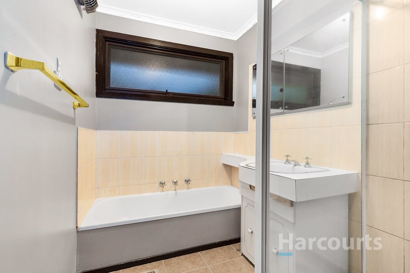 Photo - 5 Benmore Place, Wantirna VIC 3152 - Image 6