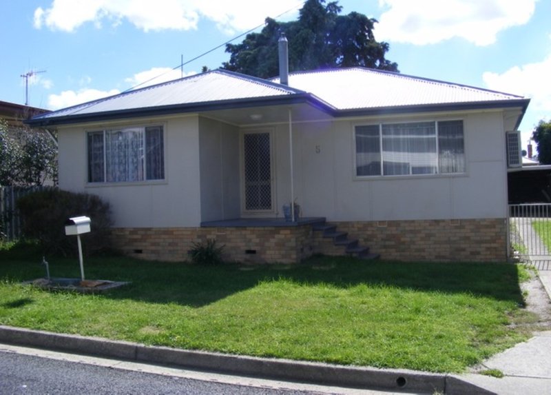 Photo - 5 Betts Street, Goulburn NSW 2580 - Image 1