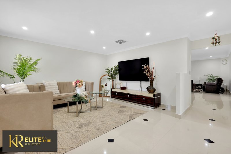Photo - 5 Beukers Way, Piara Waters WA 6112 - Image 2