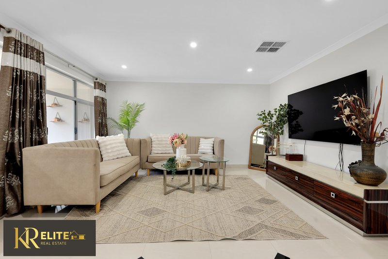 Photo - 5 Beukers Way, Piara Waters WA 6112 - Image 3