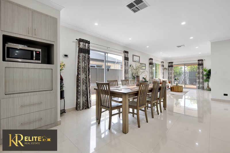 Photo - 5 Beukers Way, Piara Waters WA 6112 - Image 7