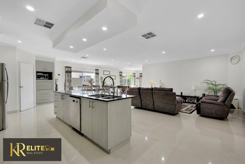 Photo - 5 Beukers Way, Piara Waters WA 6112 - Image 11