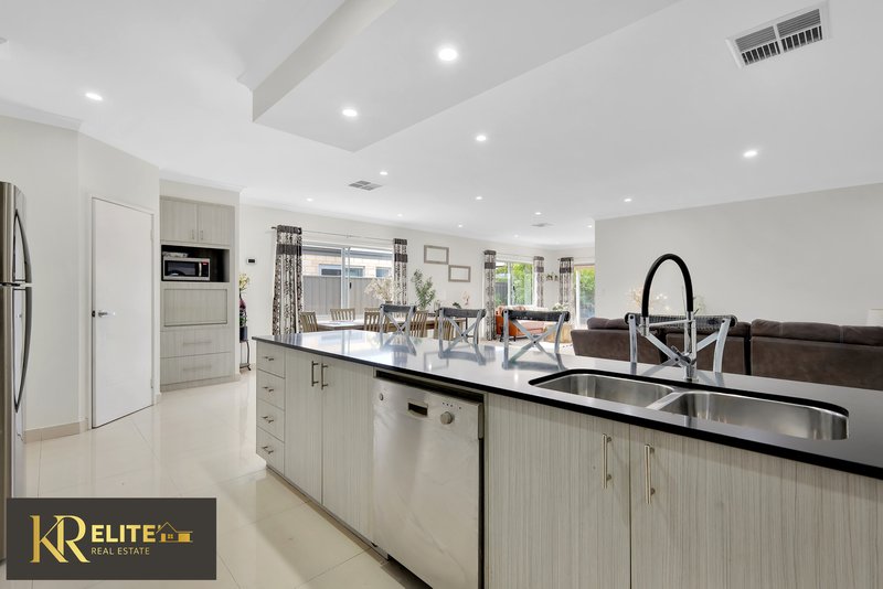 Photo - 5 Beukers Way, Piara Waters WA 6112 - Image 13
