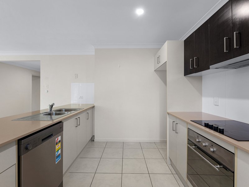 Photo - 5 Biella Court, Leichhardt QLD 4305 - Image 4