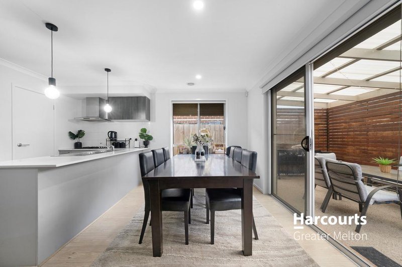 Photo - 5 Bigarade Way, Tarneit VIC 3029 - Image 4