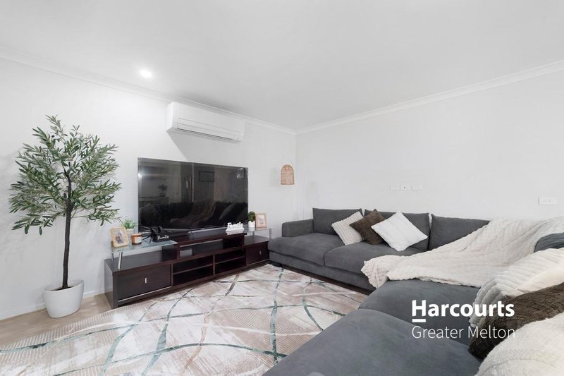 Photo - 5 Bigarade Way, Tarneit VIC 3029 - Image 5