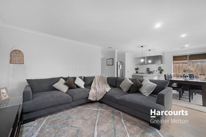Photo - 5 Bigarade Way, Tarneit VIC 3029 - Image 6