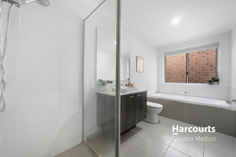 Photo - 5 Bigarade Way, Tarneit VIC 3029 - Image 10