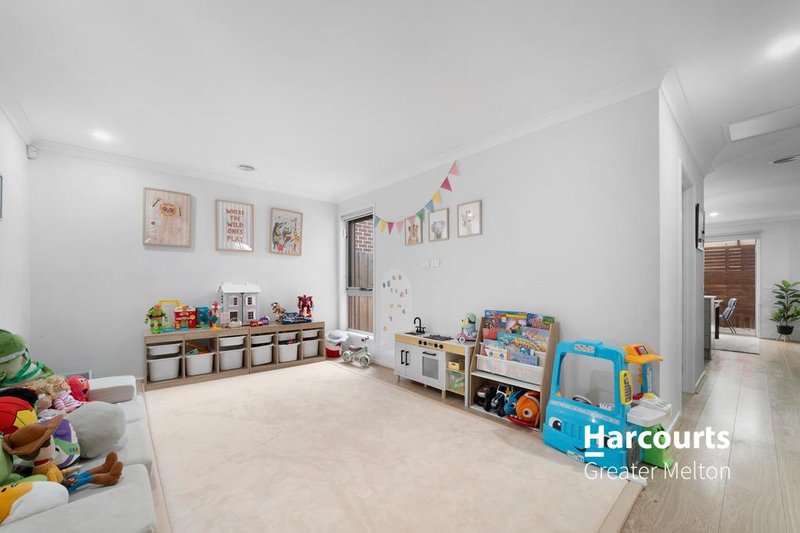 Photo - 5 Bigarade Way, Tarneit VIC 3029 - Image 13