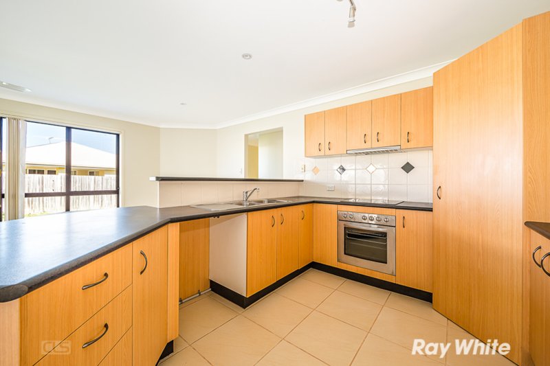 Photo - 5 Biggera Court, Sandstone Point QLD 4511 - Image 4