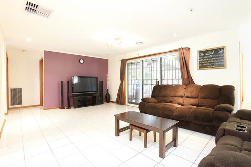 Photo - 5 Bignell Court, Roxburgh Park VIC 3064 - Image 5