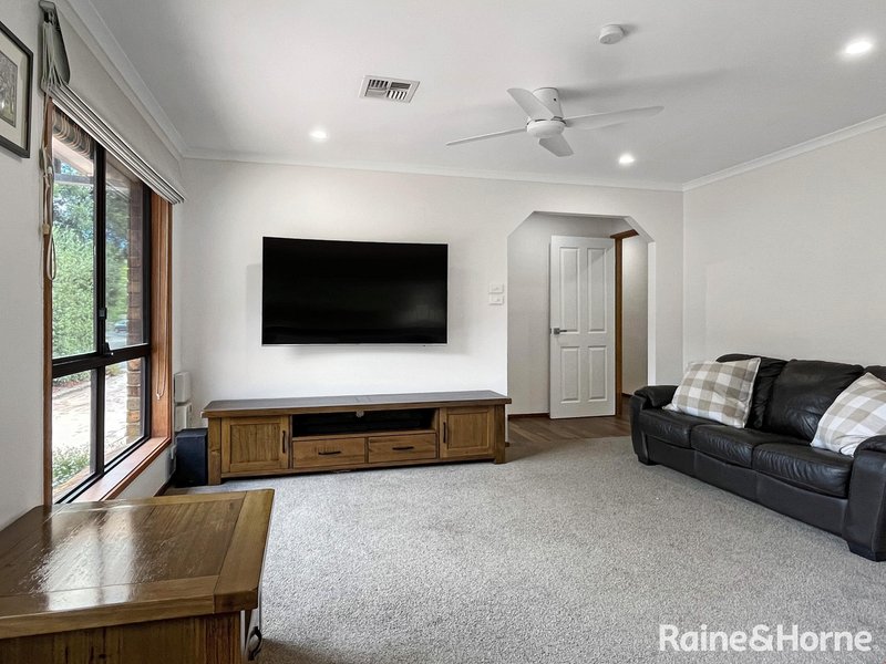 Photo - 5 Bilkurra Street, Queanbeyan West NSW 2620 - Image 3