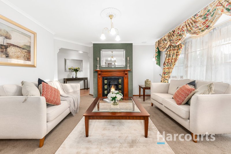 Photo - 5 Birkdale Close, Wantirna VIC 3152 - Image 2