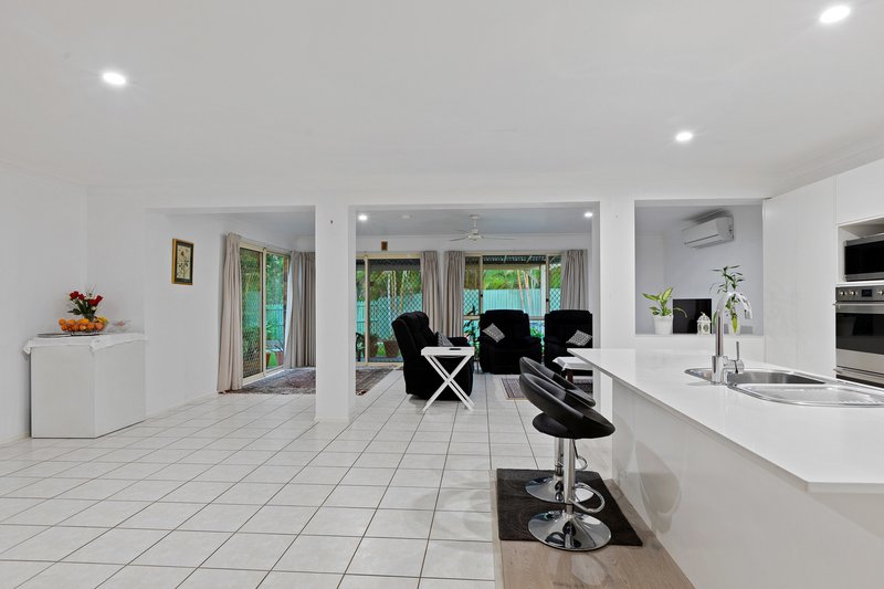 Photo - 5 Bishop Place, Coopers Plains QLD 4108 - Image 5