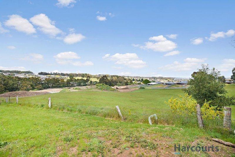 Photo - 5 Bismark Court, Brown Hill VIC 3350 - Image 3