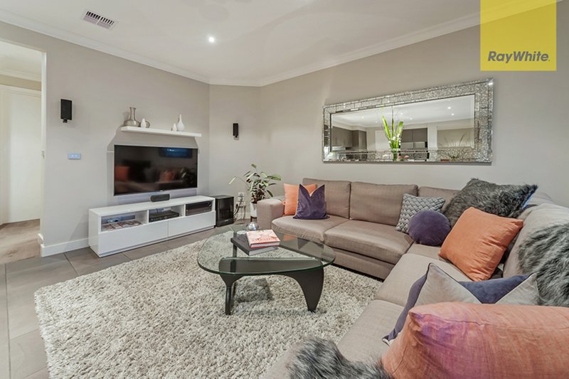 Photo - 5 Blackbird Terrace, Craigieburn VIC 3064 - Image 8