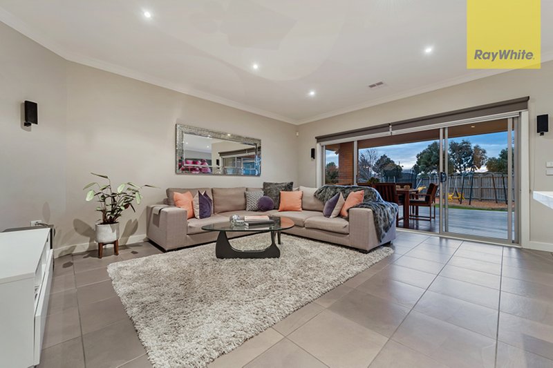 Photo - 5 Blackbird Terrace, Craigieburn VIC 3064 - Image 9