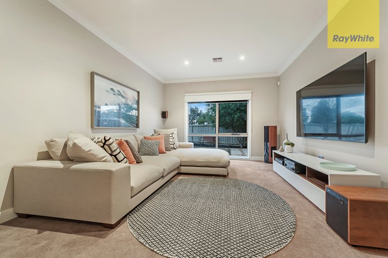 Photo - 5 Blackbird Terrace, Craigieburn VIC 3064 - Image 10