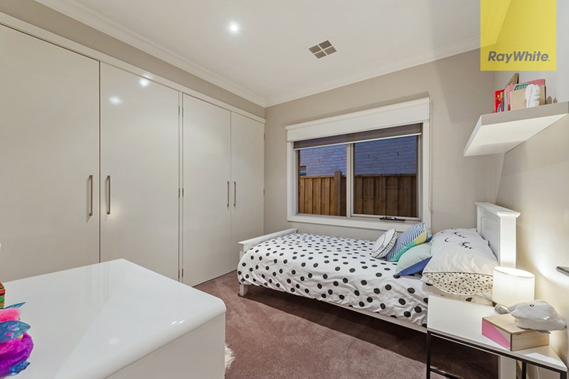 Photo - 5 Blackbird Terrace, Craigieburn VIC 3064 - Image 15