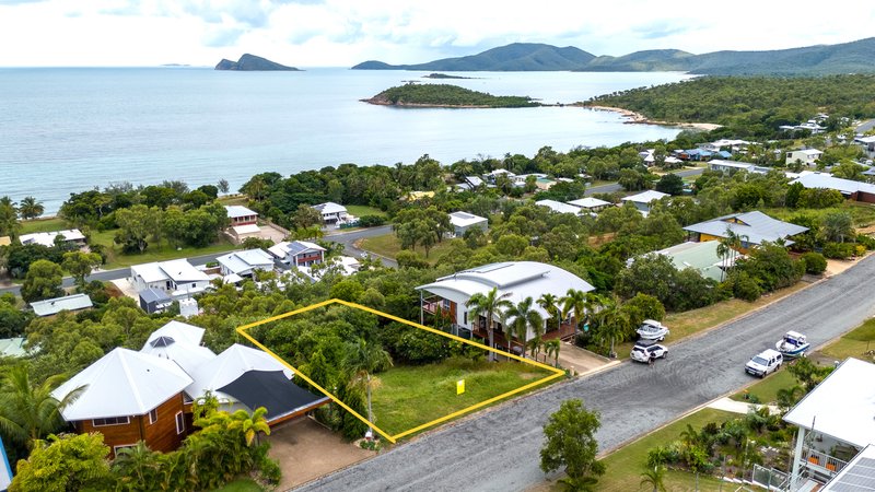 Photo - 5 Blackcurrant Drive, Hideaway Bay QLD 4800 - Image 3