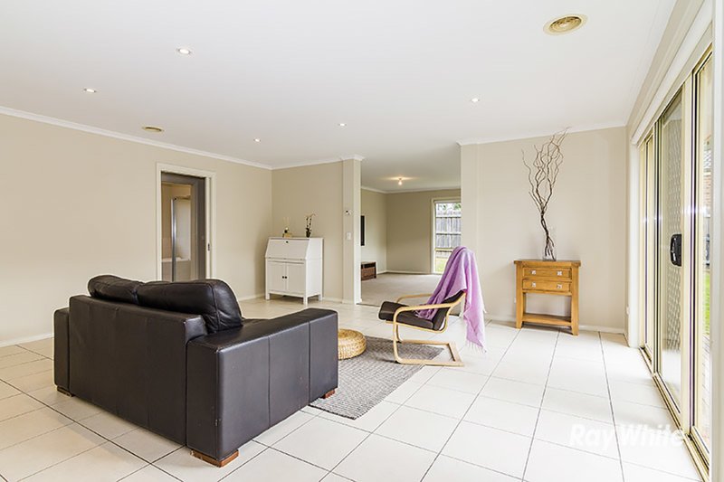 Photo - 5 Blainroe Crescent, Cranbourne VIC 3977 - Image 3