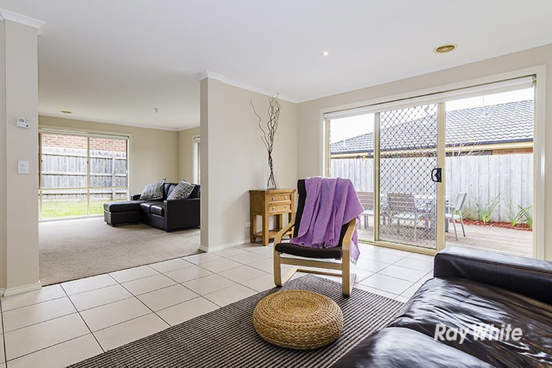 Photo - 5 Blainroe Crescent, Cranbourne VIC 3977 - Image 4