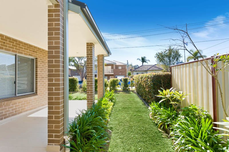 Photo - 5 Blanc Avenue, East Hills NSW 2213 - Image 8