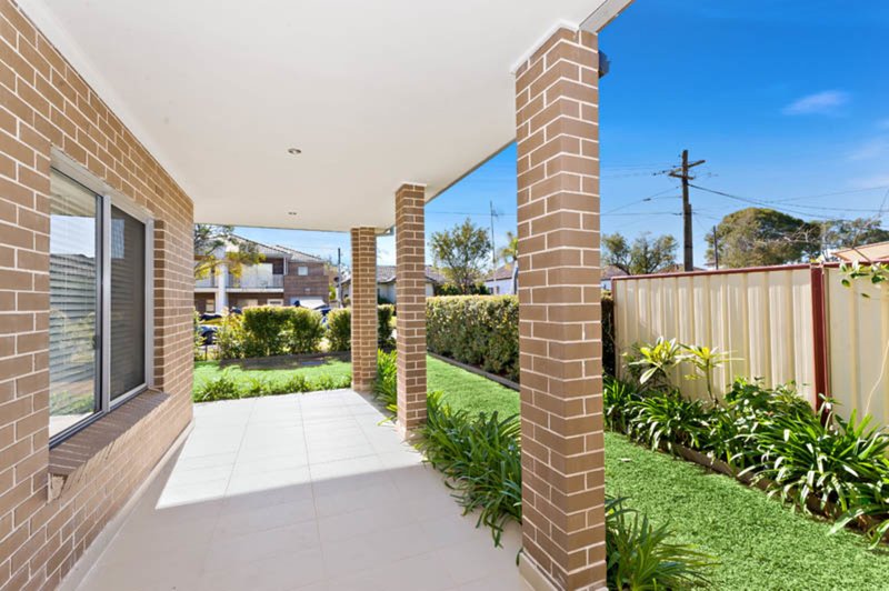 Photo - 5 Blanc Avenue, East Hills NSW 2213 - Image 9