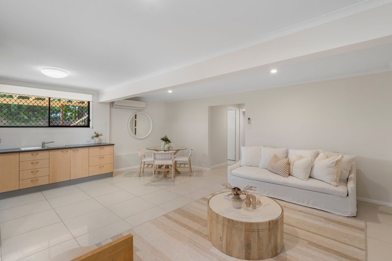 Photo - 5 Blaxland Avenue, Paradise Point QLD 4216 - Image 5