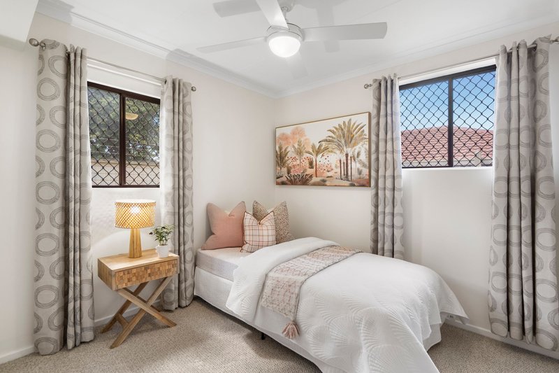 Photo - 5 Blaxland Avenue, Paradise Point QLD 4216 - Image 8