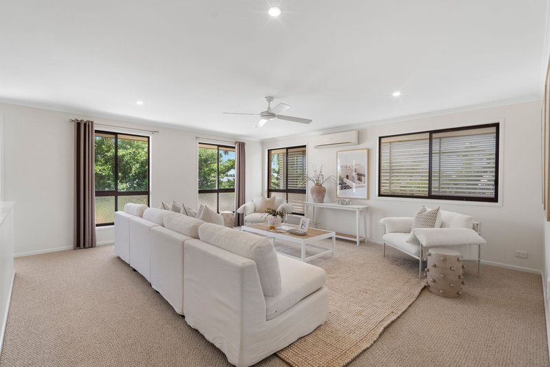 Photo - 5 Blaxland Avenue, Paradise Point QLD 4216 - Image 11